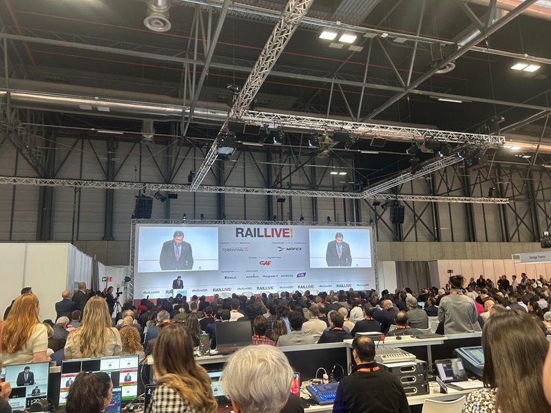 UIC represents MultiModX EU project at Rail Live